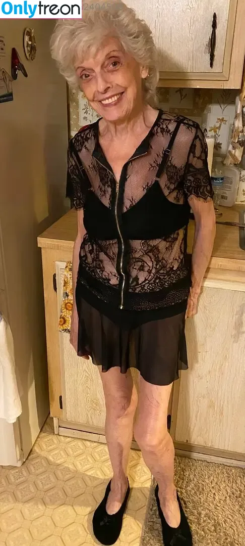 lindahope1939 nude photo #0015 (lindahope1939)