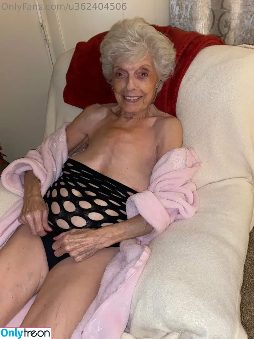 lindahope1939 nude photo #0029 (lindahope1939)