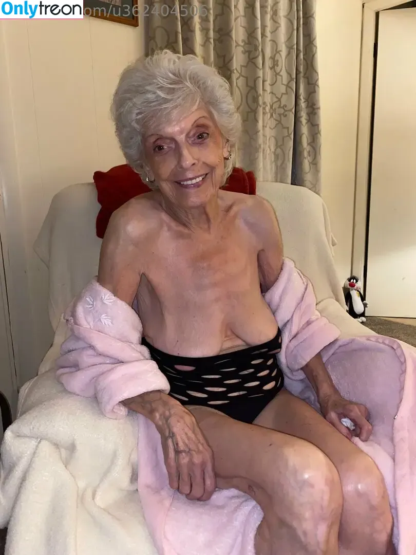 lindahope1939 nude photo #0039 (lindahope1939)