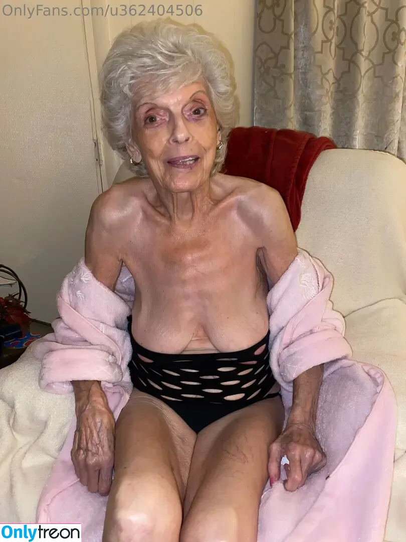 lindahope1939 nude photo #0040 (lindahope1939)