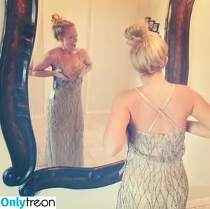 Lindsay DeFranco / linzdefranco nude photo #0026