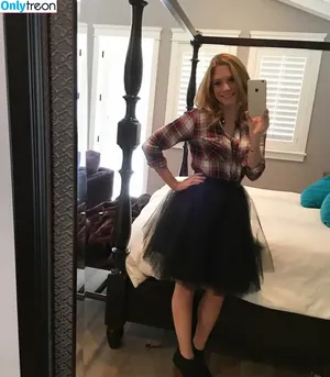Lindsay DeFranco / linzdefranco nude photo #0027