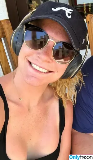 Lindsay DeFranco / linzdefranco nude photo #0036