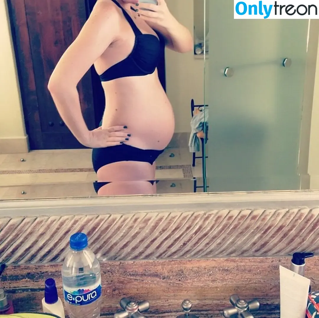 Lindsay DeFranco nude photo #0009 (linzdefranco)