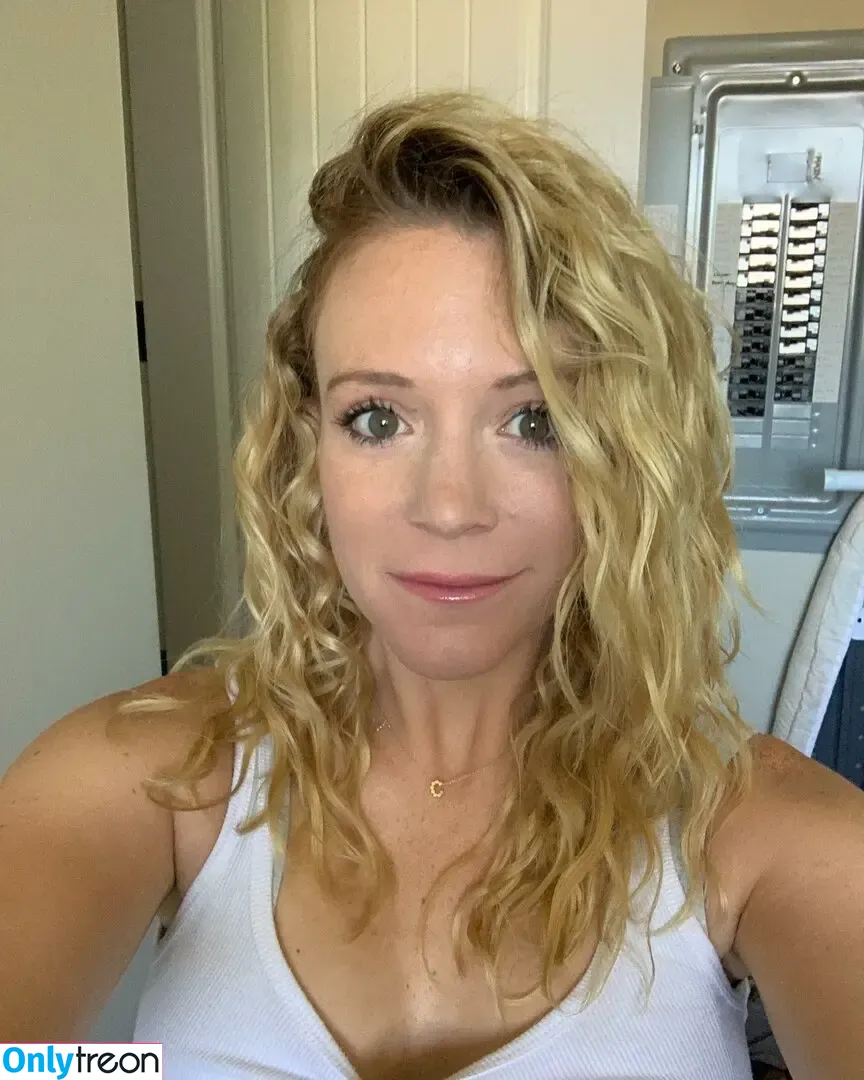 Lindsay DeFranco nude photo #0018 (linzdefranco)