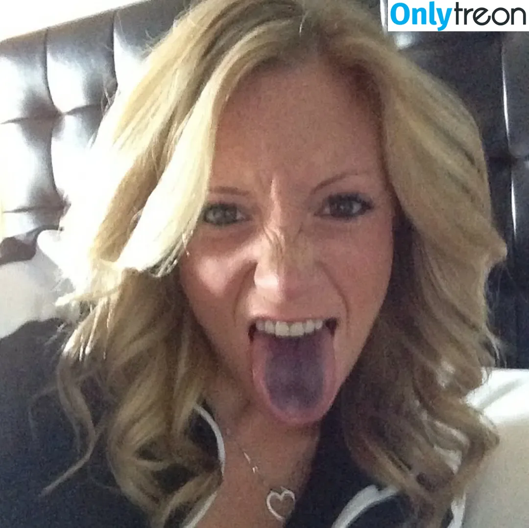Lindsay DeFranco nude photo #0022 (linzdefranco)