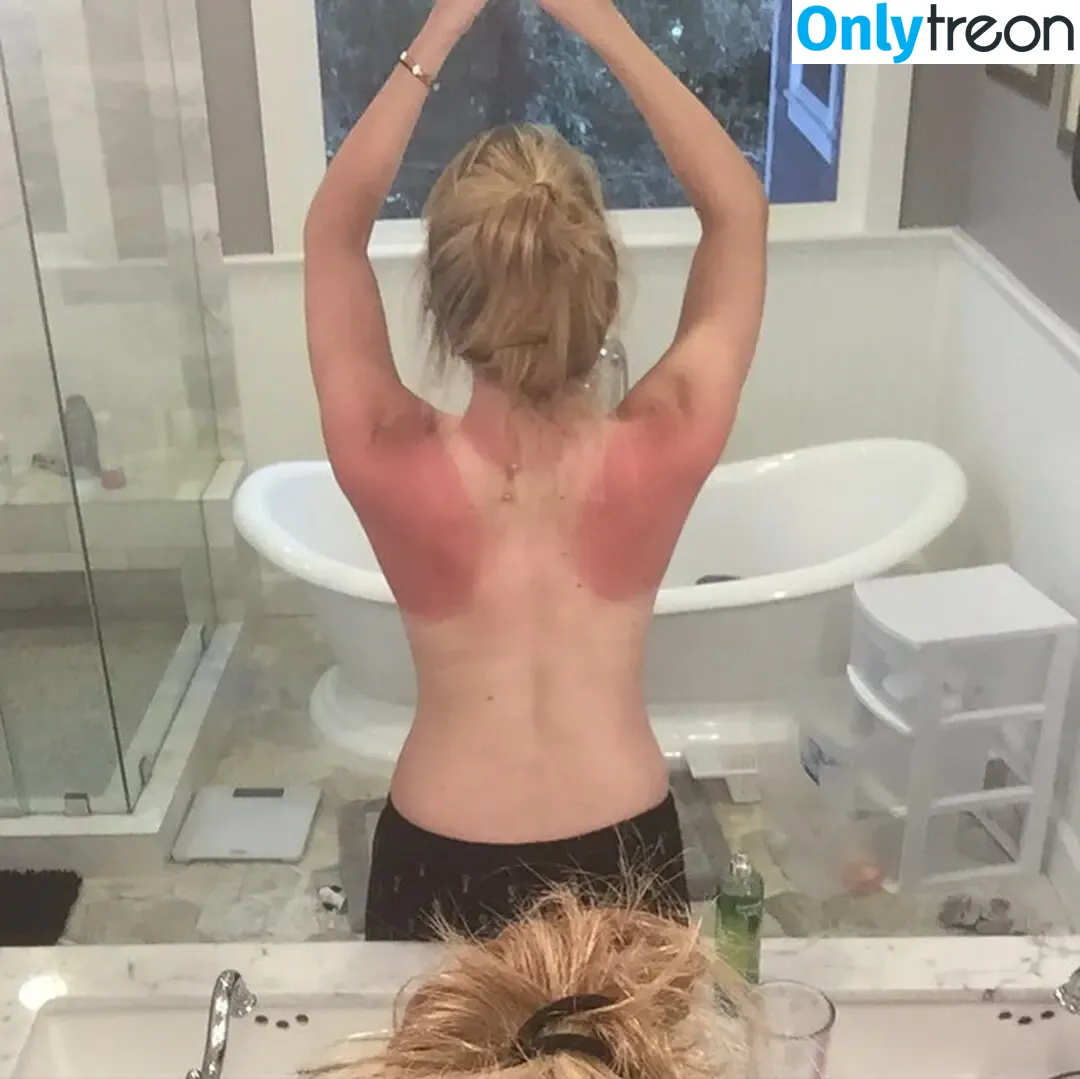 Lindsay DeFranco nude photo #0023 (linzdefranco)