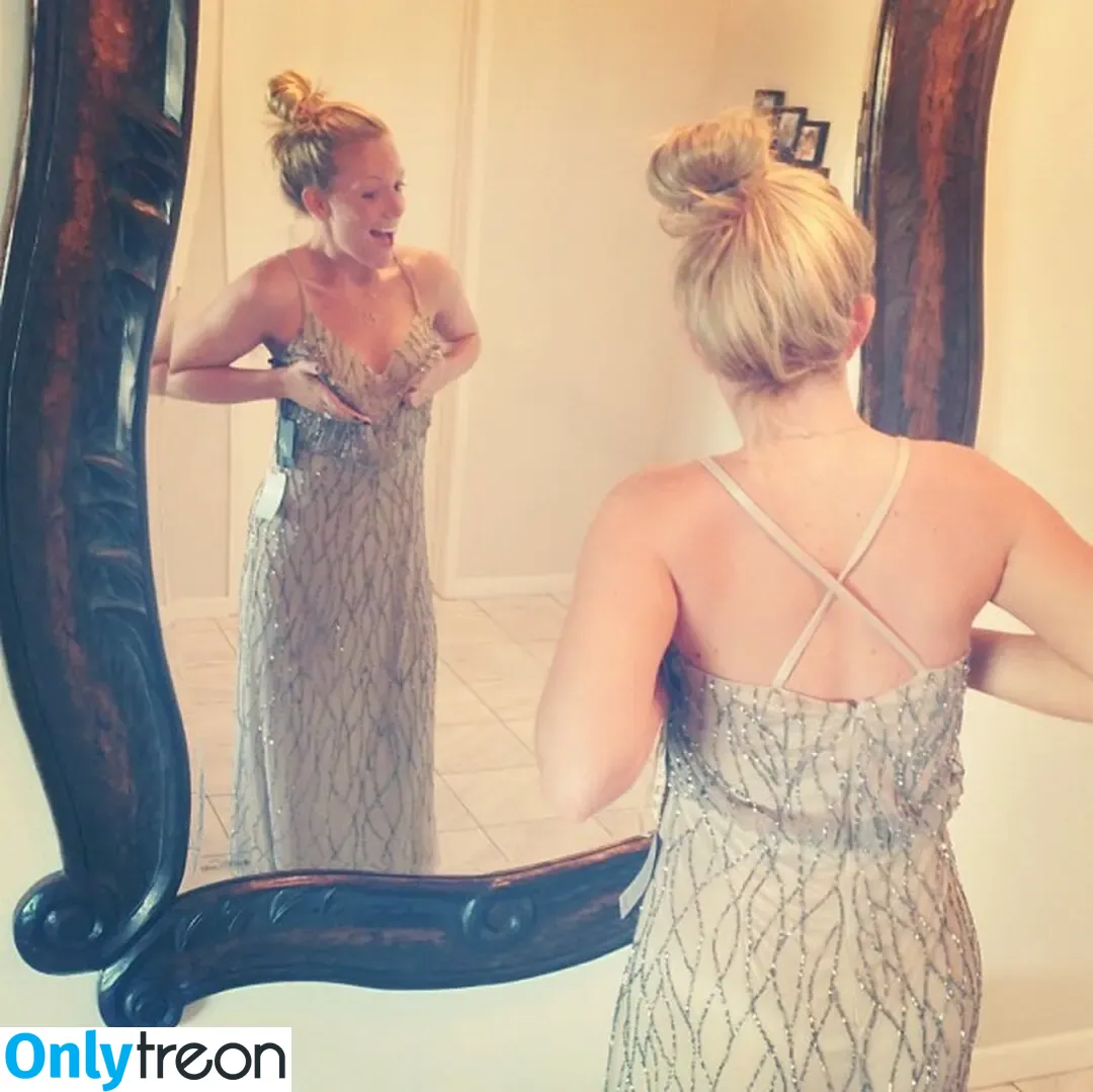 Lindsay DeFranco nude photo #0026 (linzdefranco)