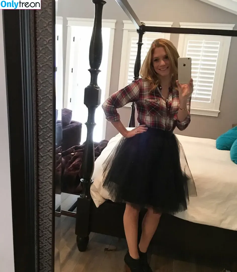 Lindsay DeFranco nude photo #0027 (linzdefranco)