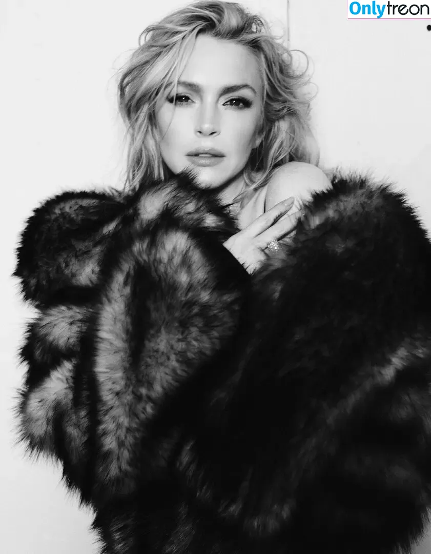 Lindsay Lohan голая photo #1017 (lindsaylohan)