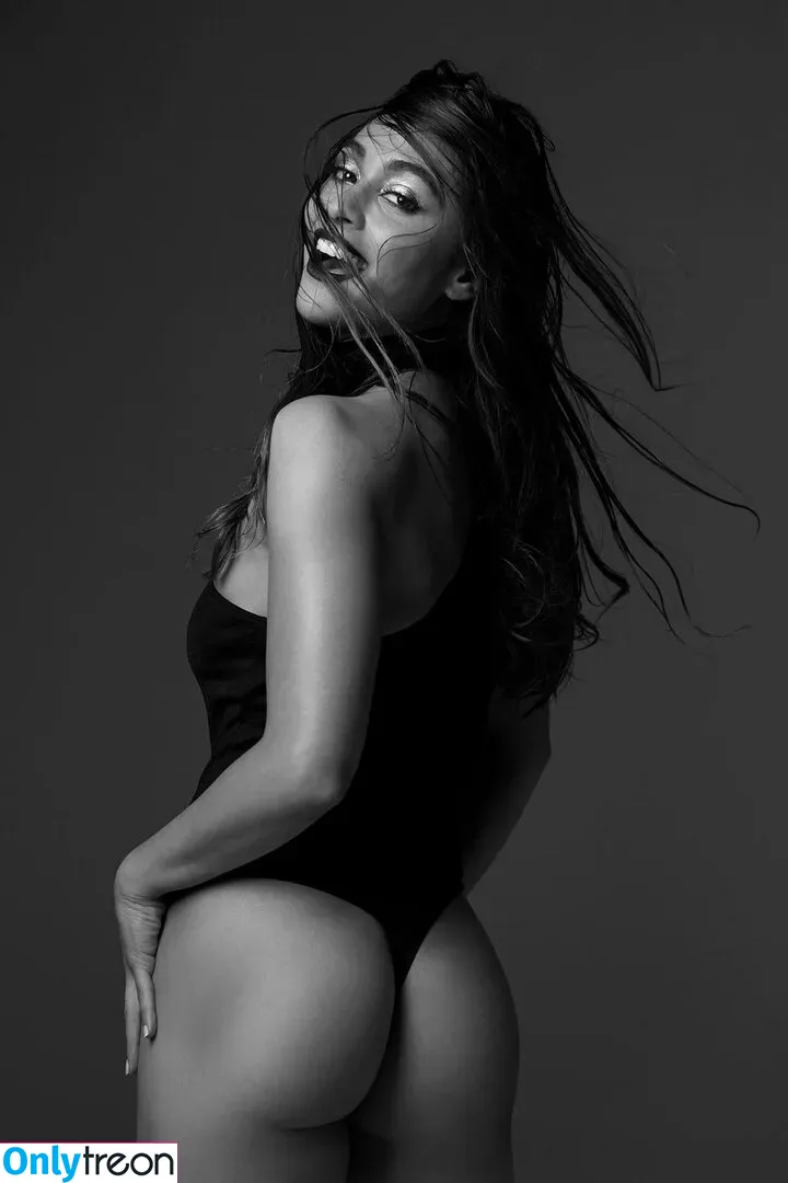 Lindsey Morgan nude photo #0020 (linzzmorgan)