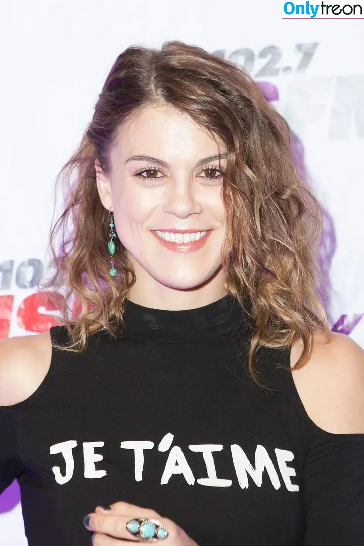 Lindsey Shaw голая photo #0007 (ladymshawsters)