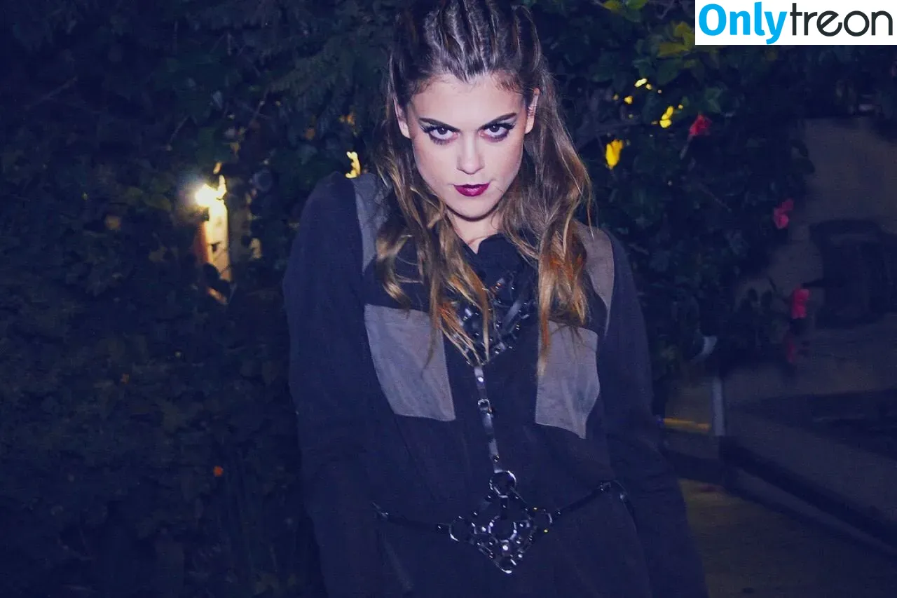 Lindsey Shaw голая photo #0018 (ladymshawsters)