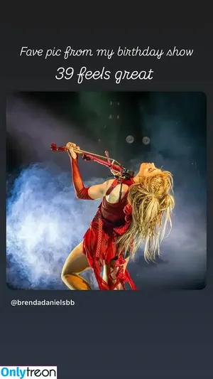 Lindsey Stirling / lindseystirling nude photo #0395
