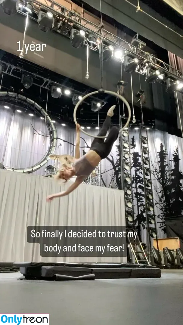 Lindsey Stirling голая photo #0123 (lindseystirling)