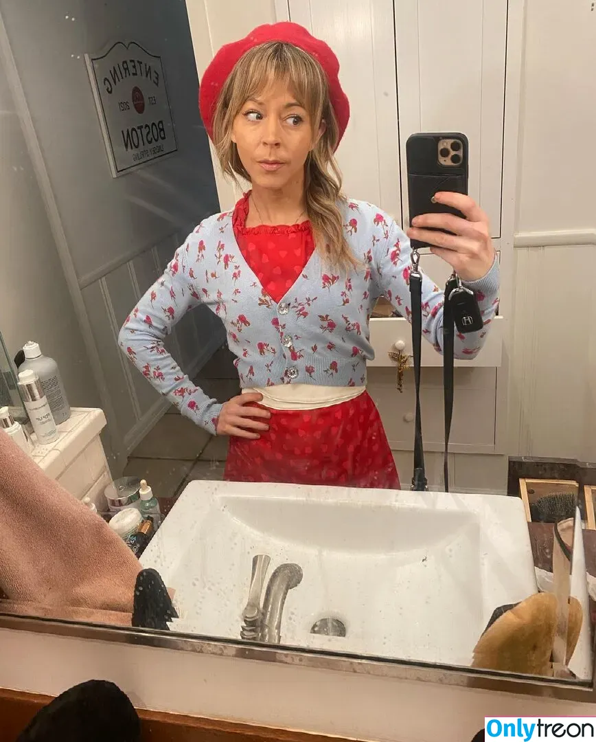 Lindsey Stirling nude photo #0133 (abbysiscoprinus / lindseystirling)