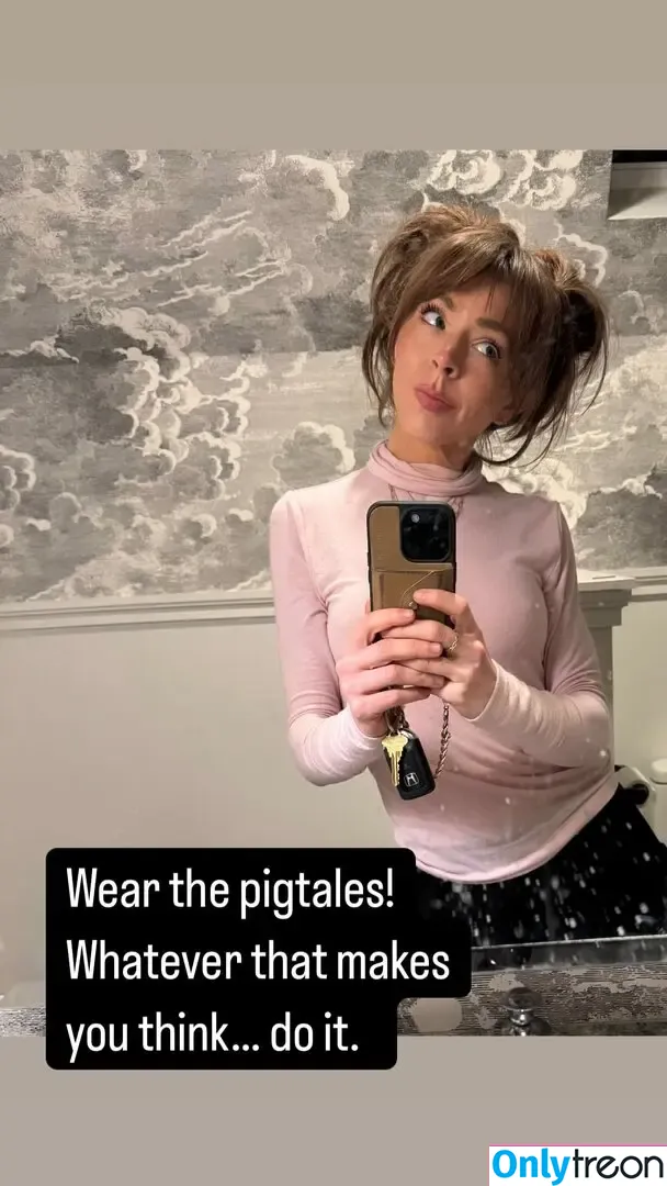 Lindsey Stirling nude photo #0324 (lindseystirling)