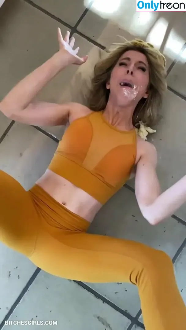 Lindsey Stirling nude photo #0326 (lindseystirling)