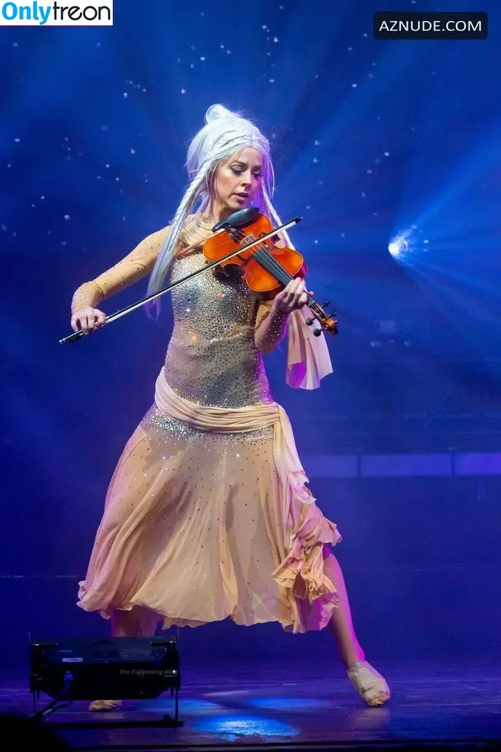 Lindsey Stirling nude photo #0334 (lindseystirling)