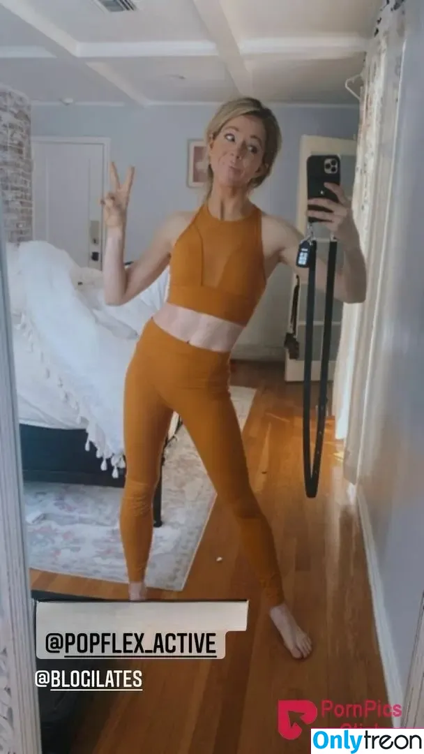 Lindsey Stirling nude photo #0339 (lindseystirling)