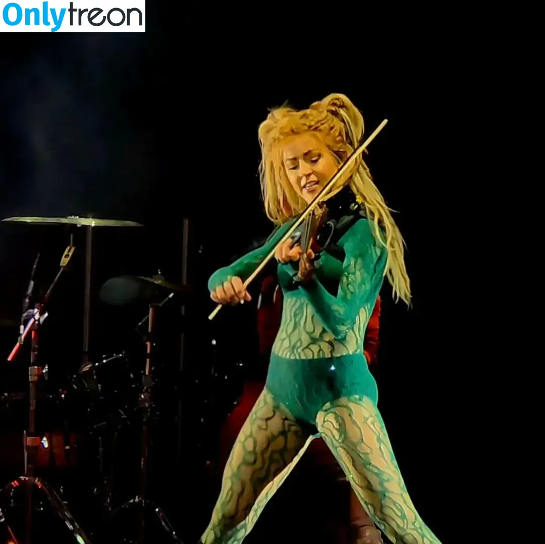Lindsey Stirling nude photo #0404 (lindseystirling)