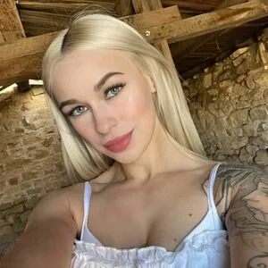  nude photo #0002