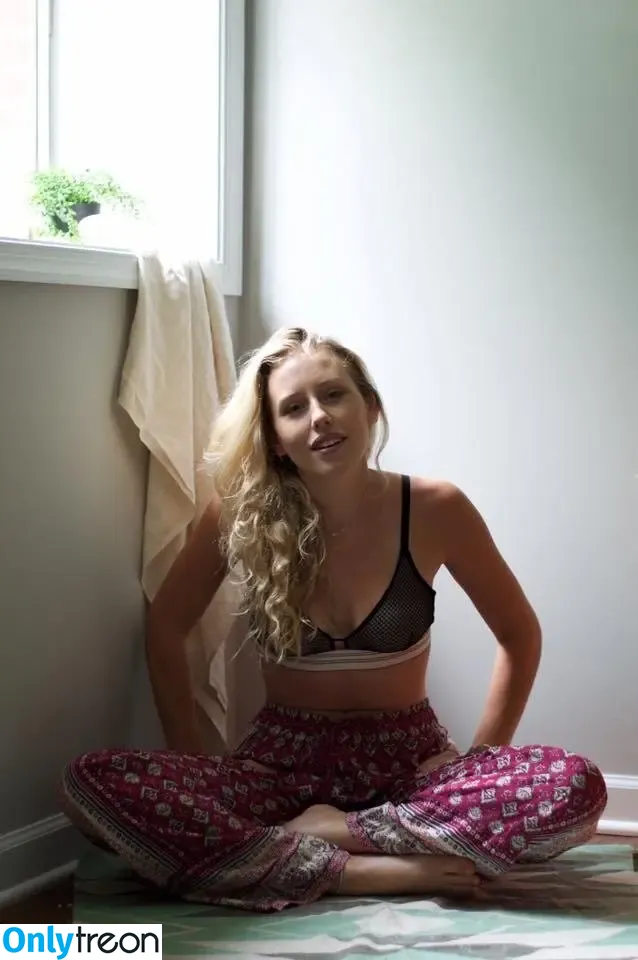 Lindsley Register nude photo #0020 (lindsey___register)