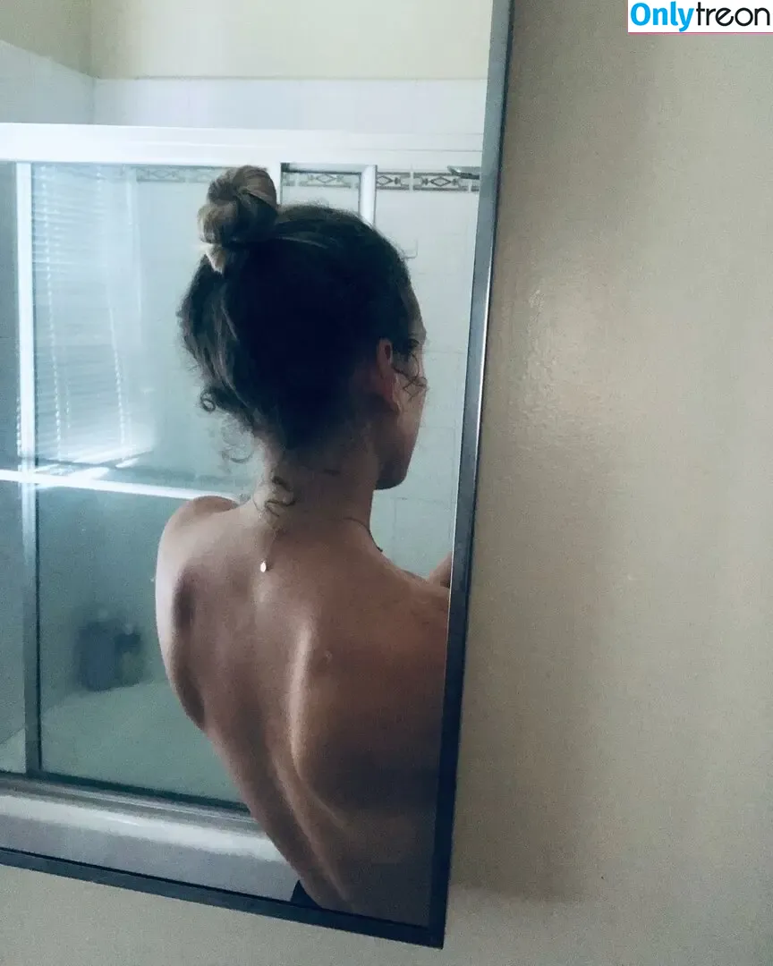 Lindsley Register nude photo #0022 (lindsey___register)