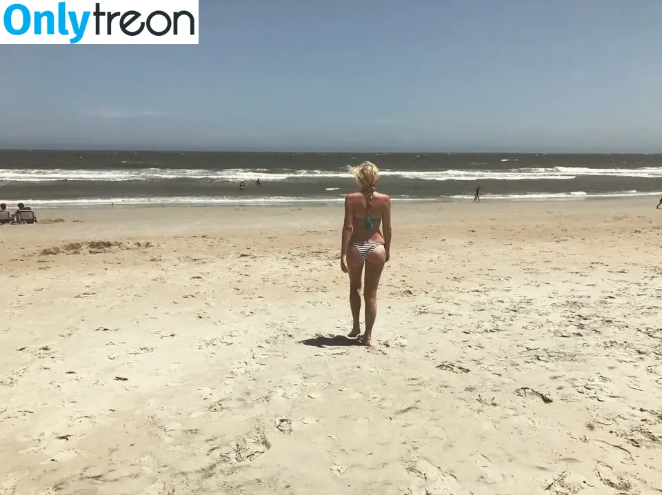 Lindsley Register nude photo #0032 (lindsey___register)