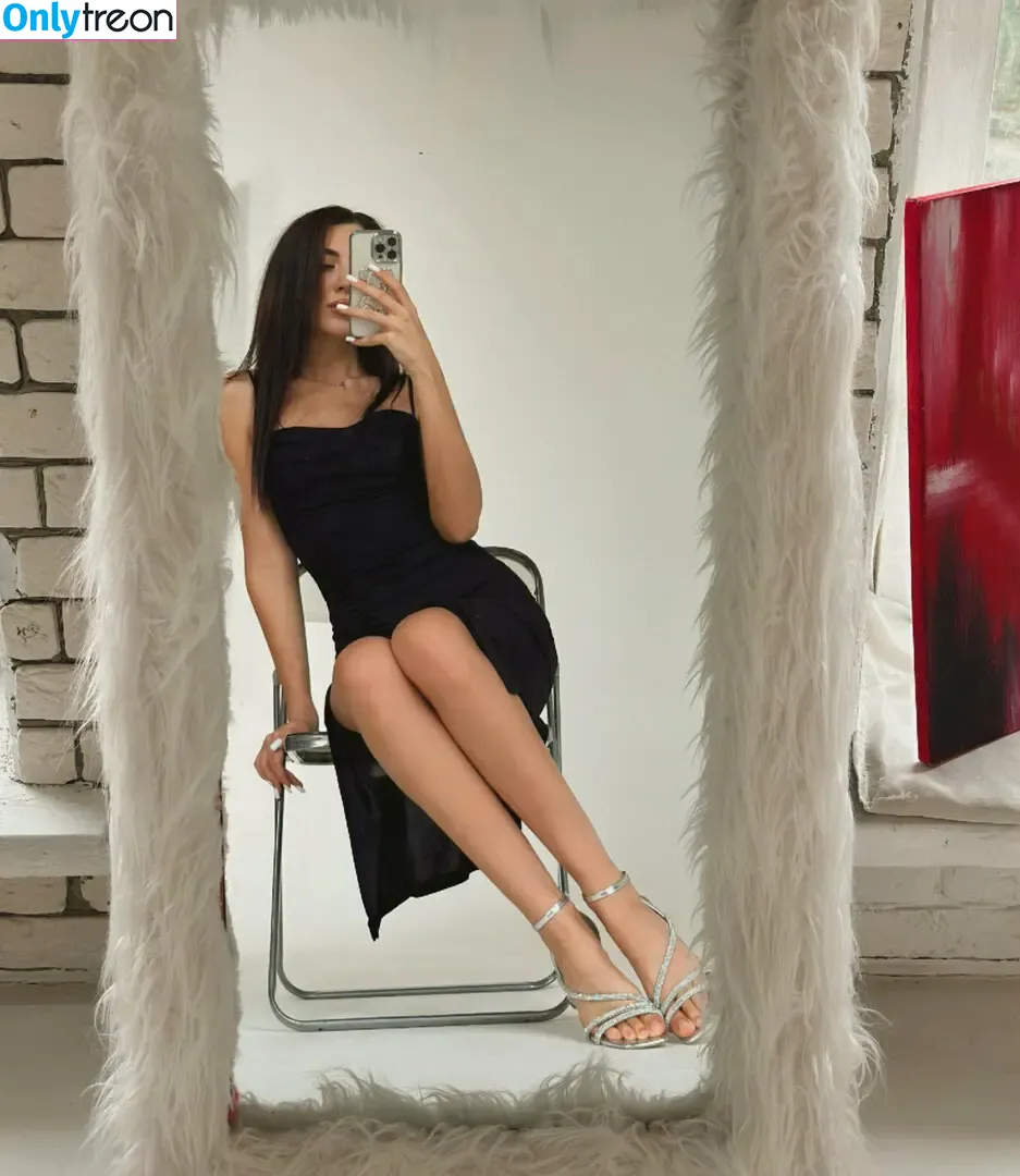 linoliya nude photo #0002 (linoliya)