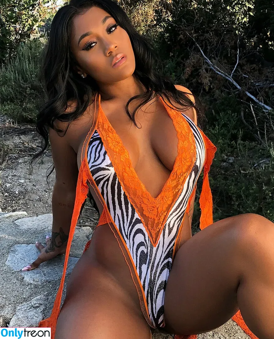 Lira Galore nude photo #0010 (Lira Mercer / lira_galore / liragalore)