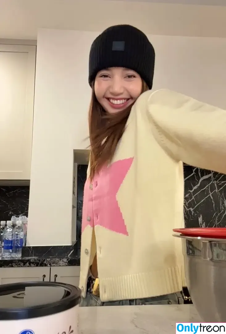 Lisa Blackpink nude photo #1559 (Lisa Blackpink)