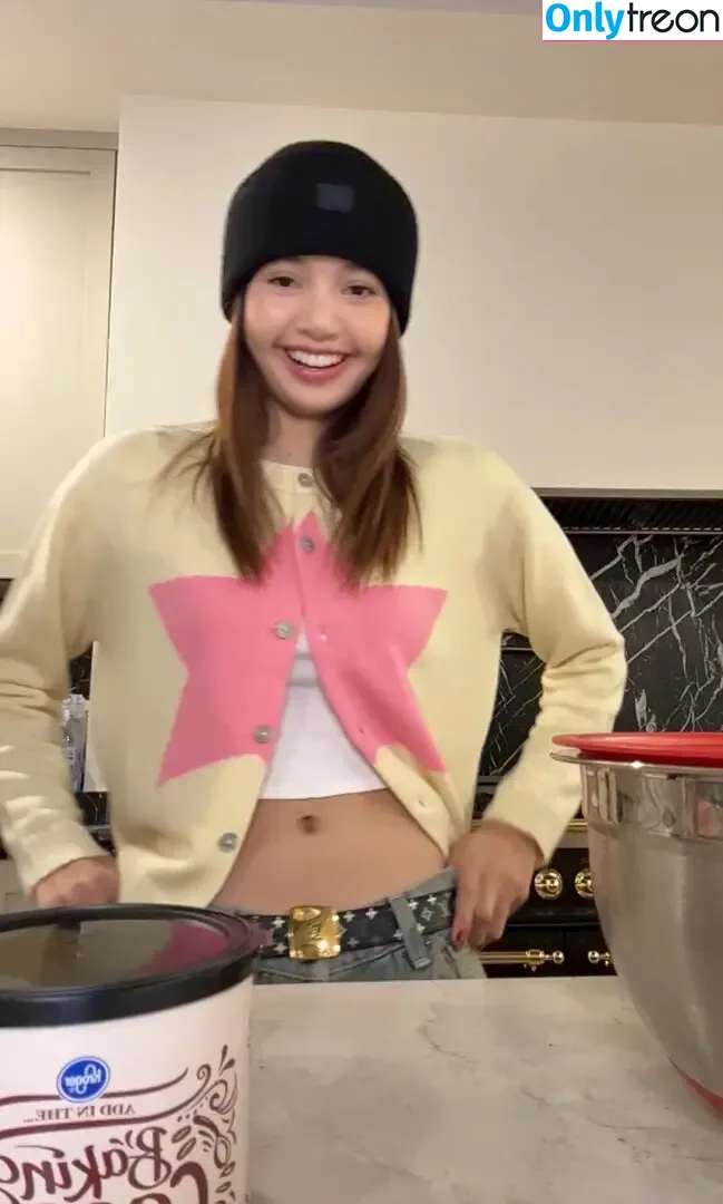 Lisa Blackpink nude photo #1560 (Lisa Blackpink)