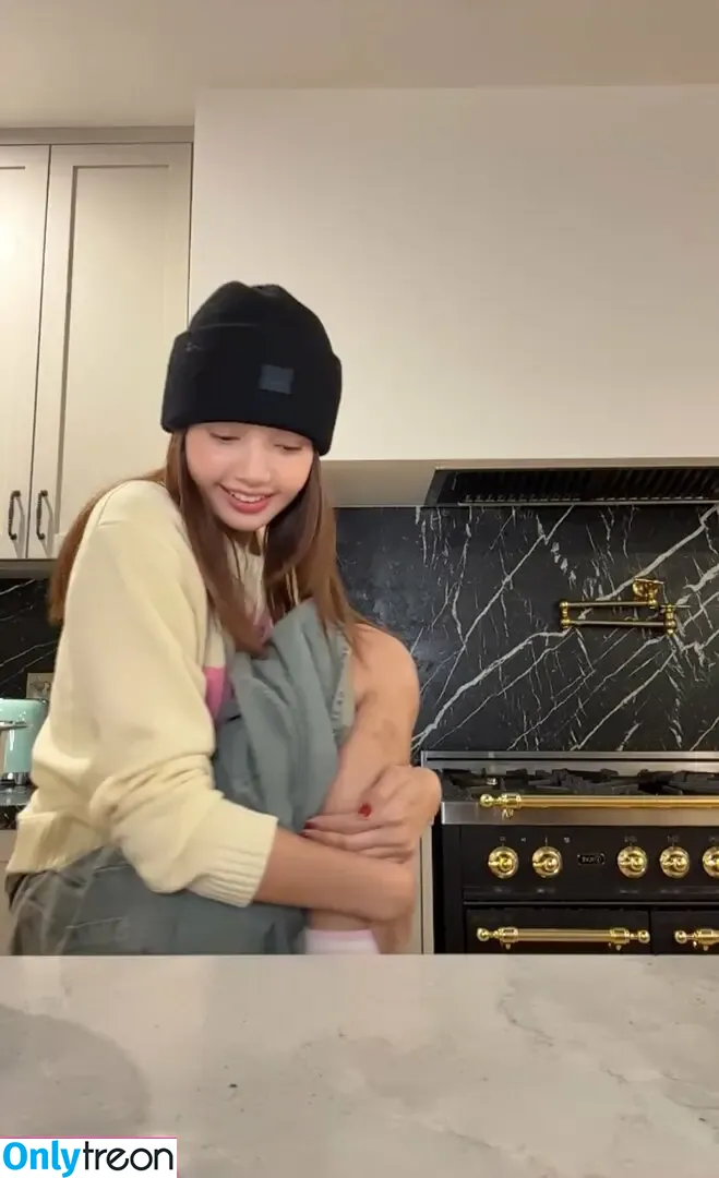 Lisa Blackpink nude photo #1562 (Lisa Blackpink)