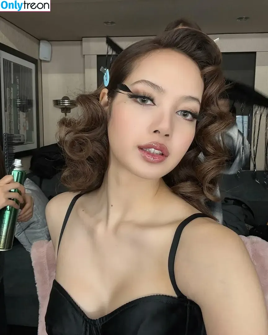 Lisa Blackpink голая photo #1574 (Lisa Blackpink)