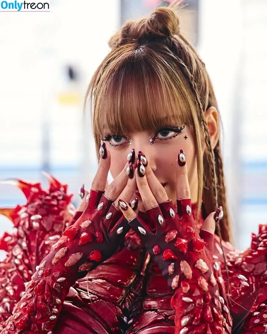 Lisa Blackpink nude photo #1926 (Lisa Blackpink)
