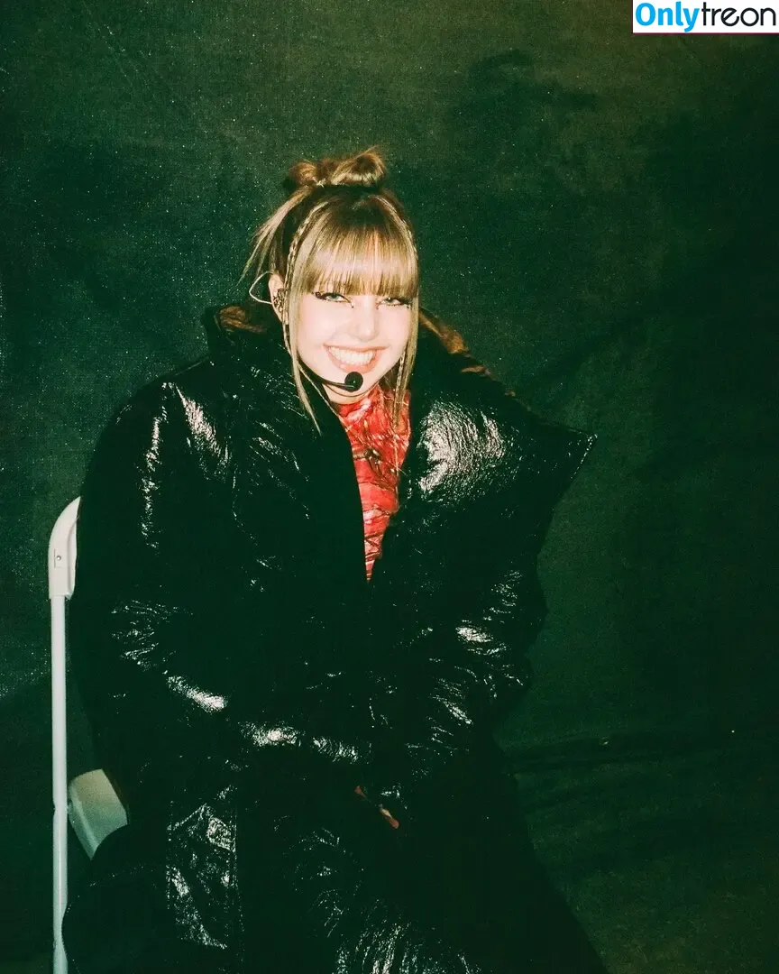 Lisa Blackpink nude photo #1927 (Lisa Blackpink)