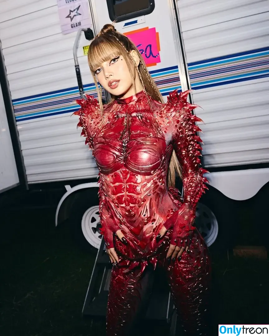 Lisa Blackpink nude photo #1928 (Lisa Blackpink)