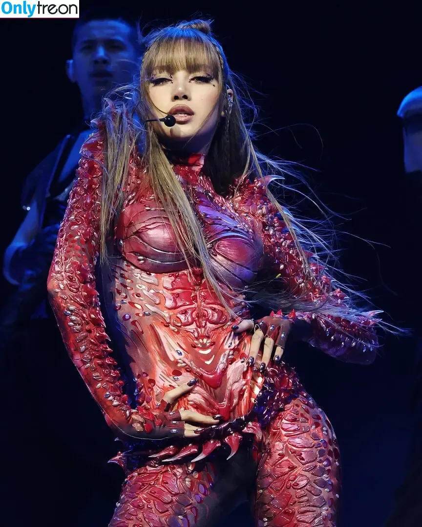 Lisa Blackpink nude photo #1929 (Lisa Blackpink)