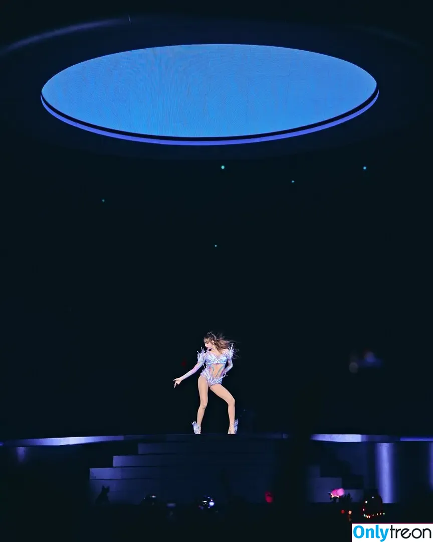 Lisa Blackpink nude photo #1930 (Lisa Blackpink)