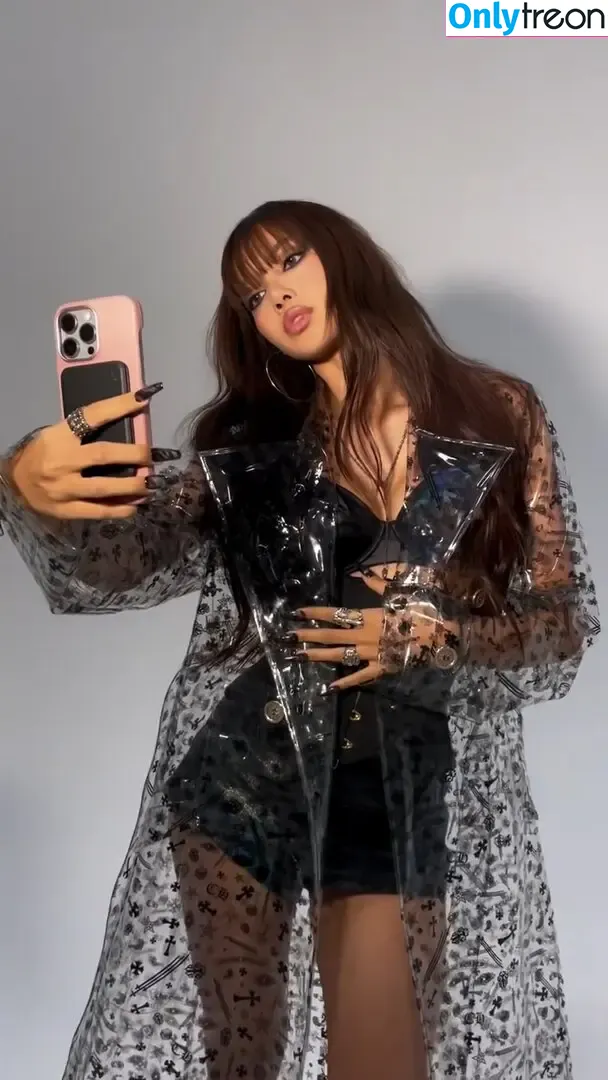 Lisa Blackpink голая photo #1950 (Lisa Blackpink)