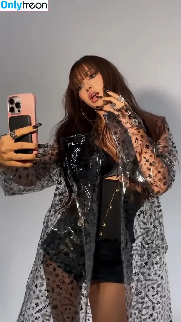 Lisa Blackpink nude photo #1952 (Lisa Blackpink)