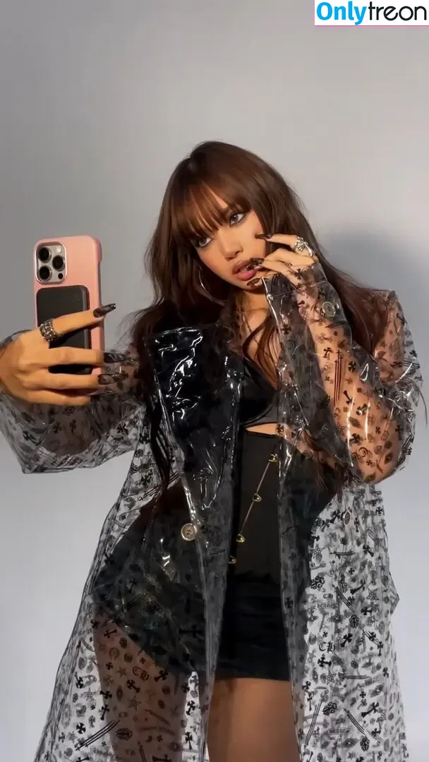 Lisa Blackpink голая photo #1953 (Lisa Blackpink)