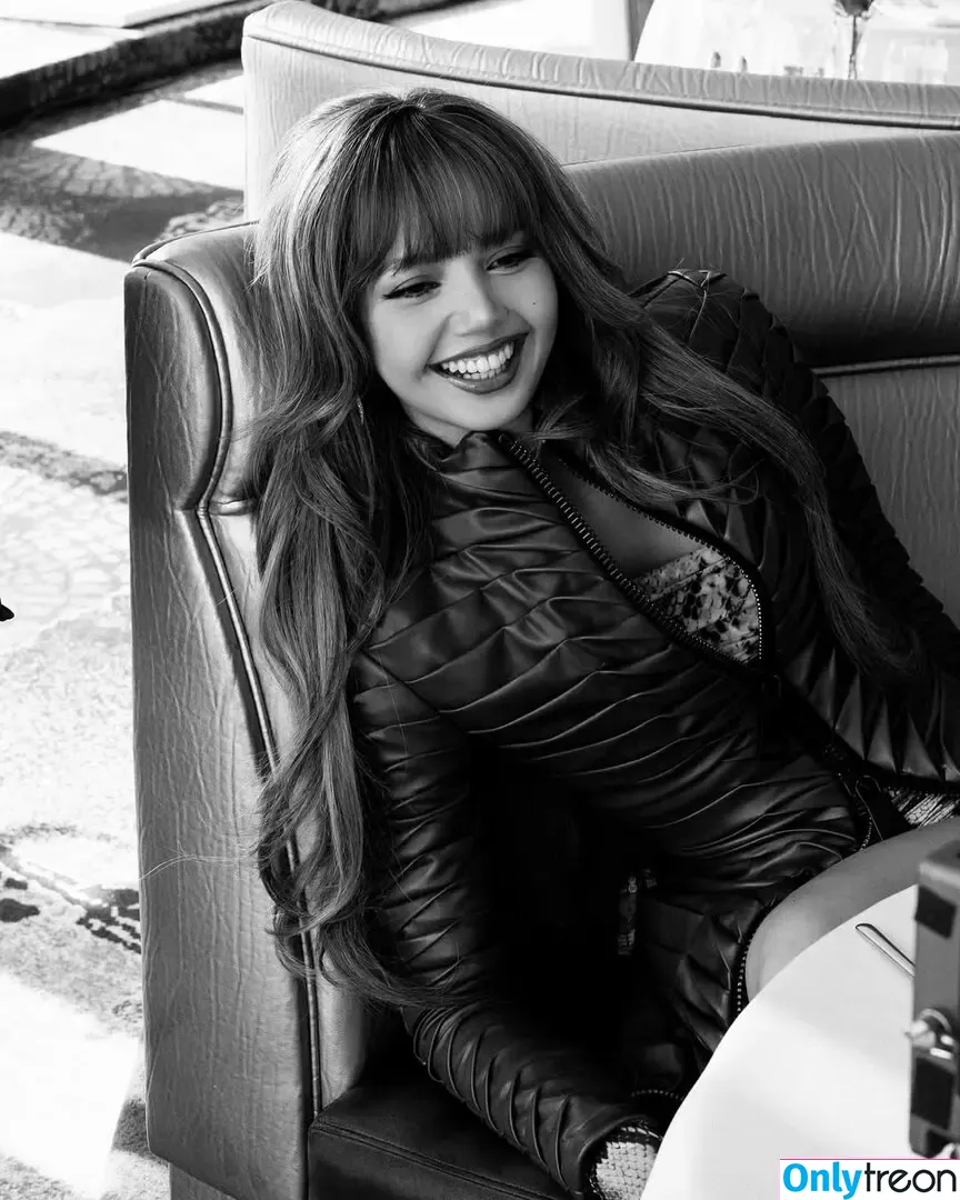 Lisa Blackpink nude photo #2054 (Lisa Blackpink)