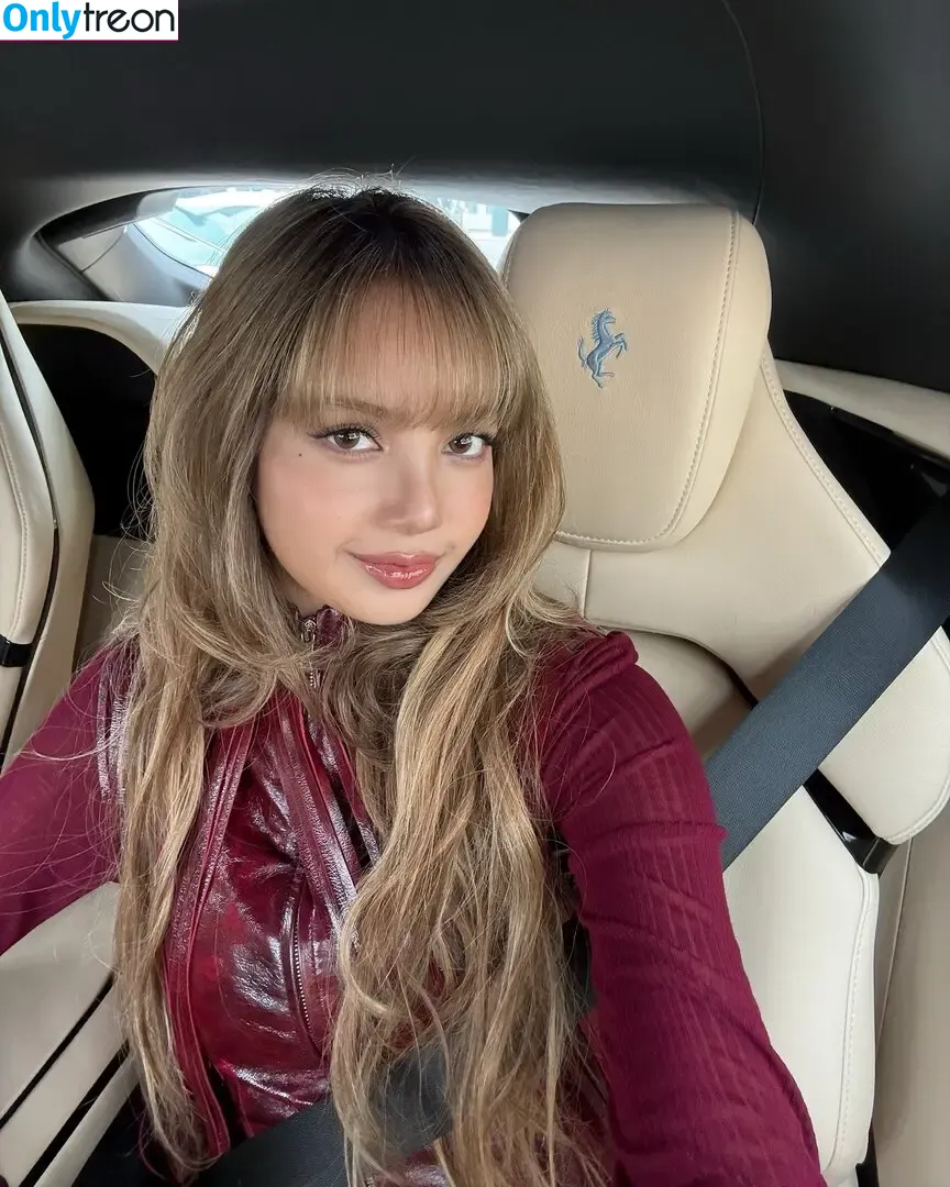 Lisa Blackpink nude photo #2076 (Lisa Blackpink)