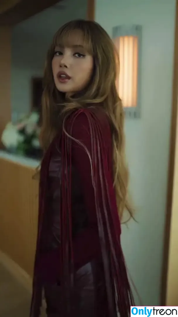 Lisa Blackpink голая photo #2087 (Lisa Blackpink)