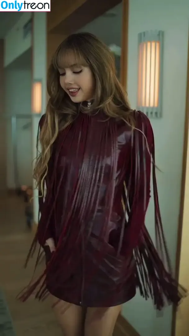 Lisa Blackpink голая photo #2088 (Lisa Blackpink)
