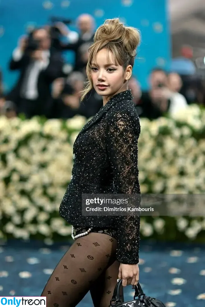 Lisa Blackpink nude photo #2113 (Lisa Blackpink)