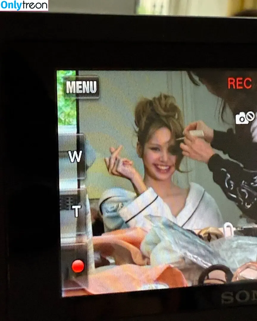 Lisa Blackpink nude photo #2148 (Lisa Blackpink)