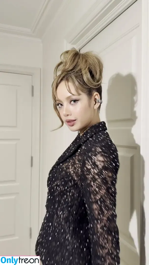 Lisa Blackpink nude photo #2172 (Lisa Blackpink)